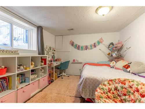 239 52 Avenue, Coalhurst, AB - Indoor Photo Showing Bedroom