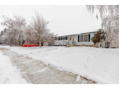 239 52 Avenue, Coalhurst, AB - Outdoor