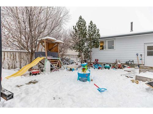 239 52 Avenue, Coalhurst, AB - Outdoor