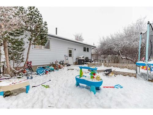 239 52 Avenue, Coalhurst, AB - Outdoor