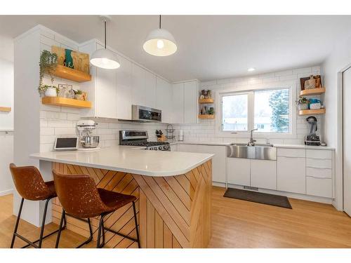 239 52 Avenue, Coalhurst, AB - Indoor Photo Showing Kitchen With Upgraded Kitchen