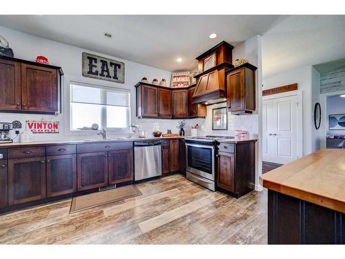 100049 Rng Rd 184, Taber, AB - Indoor Photo Showing Kitchen With Stainless Steel Kitchen