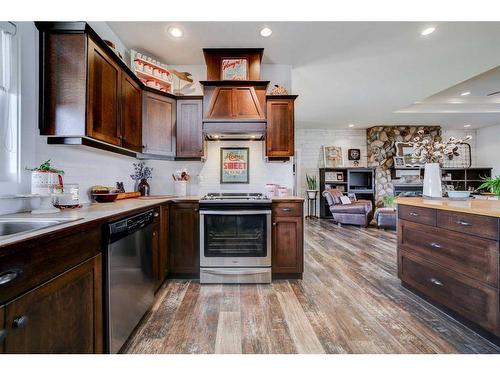 100049 Rng Rd 184, Taber, AB - Indoor Photo Showing Kitchen With Stainless Steel Kitchen