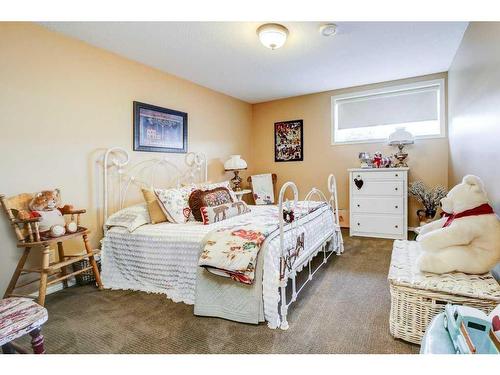 100049 Rng Rd 184, Taber, AB - Indoor Photo Showing Bedroom