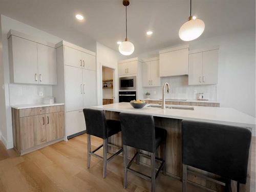 745 Violet Place West, Lethbridge, AB - Indoor Photo Showing Kitchen With Upgraded Kitchen