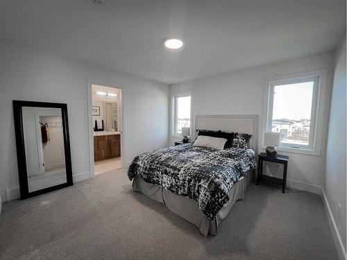 745 Violet Place West, Lethbridge, AB - Indoor Photo Showing Bedroom