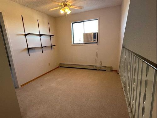 302-5015 51 Street, Taber, AB - Indoor Photo Showing Bathroom