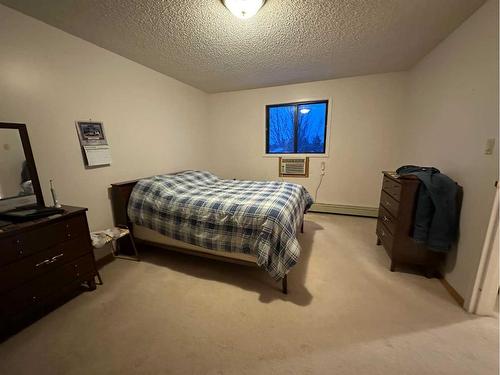 302-5015 51 Street, Taber, AB - Indoor Photo Showing Bedroom