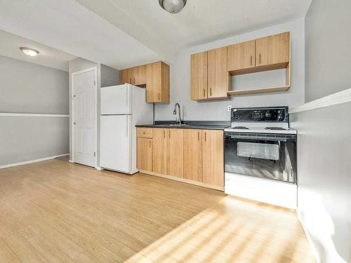 2111 16 Avenue, Coaldale, AB - Indoor Photo Showing Kitchen