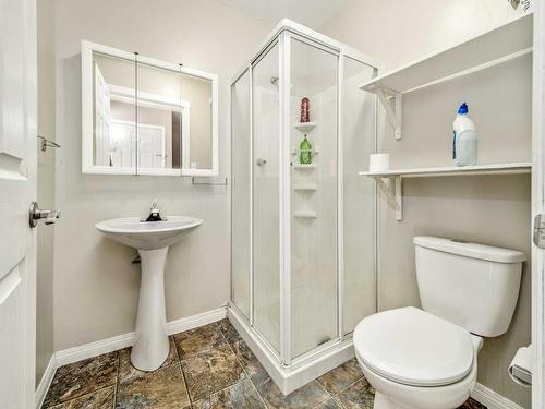 2111 16 Avenue, Coaldale, AB - Indoor Photo Showing Bathroom