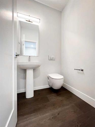 741 Violet Place West, Lethbridge, AB - Indoor Photo Showing Bathroom