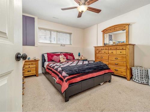 30-762 Heritage Boulevard West, Lethbridge, AB - Indoor Photo Showing Bedroom