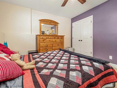 30-762 Heritage Boulevard West, Lethbridge, AB - Indoor Photo Showing Bedroom