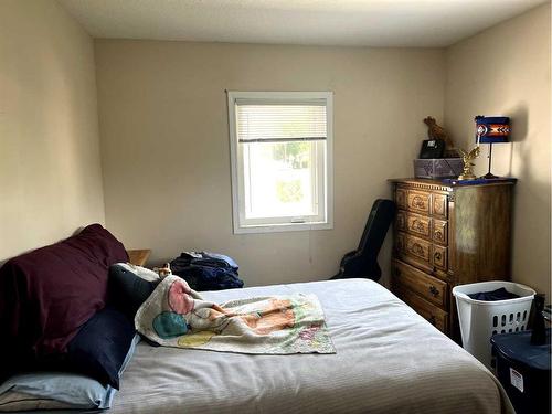 1423 13 Avenue South, Lethbridge, AB - Indoor Photo Showing Bedroom