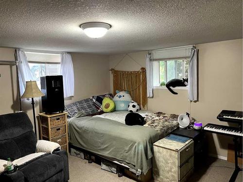 1423 13 Avenue South, Lethbridge, AB - Indoor Photo Showing Bedroom