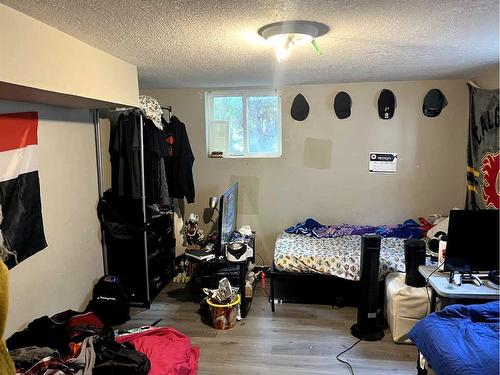 1423 13 Avenue South, Lethbridge, AB - Indoor Photo Showing Bedroom