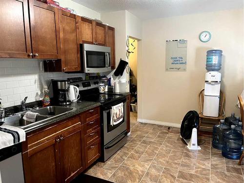 1423 13 Avenue South, Lethbridge, AB - Indoor Photo Showing Kitchen With Double Sink