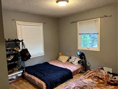 1423 13 Avenue South, Lethbridge, AB - Indoor Photo Showing Bedroom