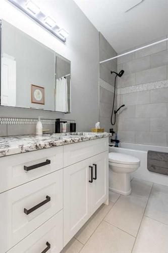 2505 Aspen Drive, Coaldale, AB - Indoor Photo Showing Bathroom