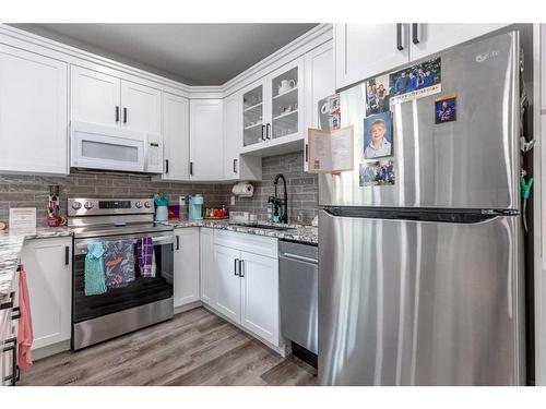 2505 Aspen Drive, Coaldale, AB - Indoor Photo Showing Kitchen