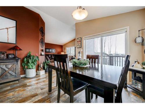 238 Keystone Lane West, Lethbridge, AB - Indoor Photo Showing Dining Room