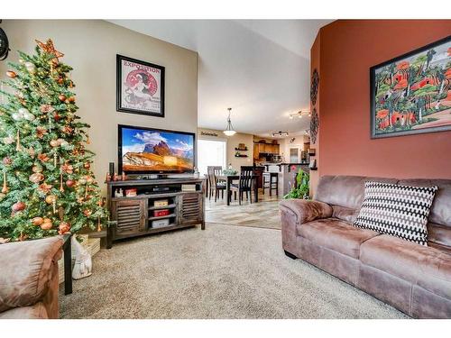 238 Keystone Lane West, Lethbridge, AB - Indoor Photo Showing Living Room