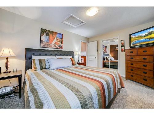 238 Keystone Lane West, Lethbridge, AB - Indoor Photo Showing Bedroom