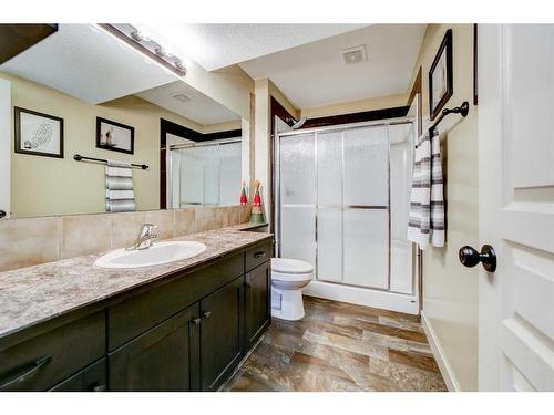 238 Keystone Lane West, Lethbridge, AB - Indoor Photo Showing Bathroom