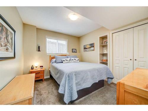 238 Keystone Lane West, Lethbridge, AB - Indoor Photo Showing Bedroom