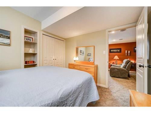 238 Keystone Lane West, Lethbridge, AB - Indoor Photo Showing Bedroom