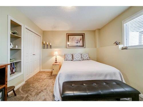 238 Keystone Lane West, Lethbridge, AB - Indoor Photo Showing Bedroom