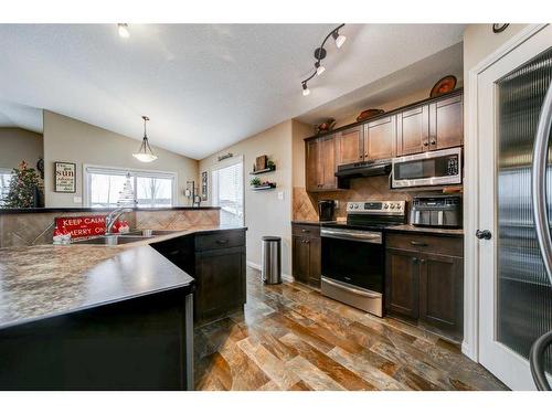 238 Keystone Lane West, Lethbridge, AB - Indoor Photo Showing Kitchen With Double Sink