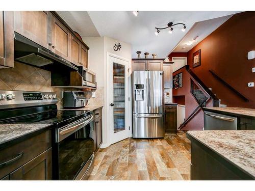 238 Keystone Lane West, Lethbridge, AB - Indoor Photo Showing Kitchen