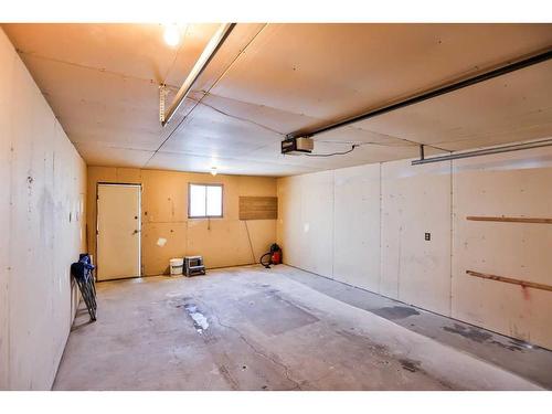 386 Mcmaster Boulevard West, Lethbridge, AB - Indoor Photo Showing Garage