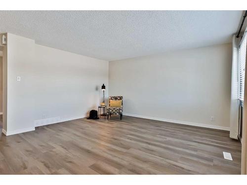 386 Mcmaster Boulevard West, Lethbridge, AB - Indoor