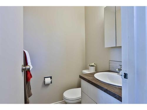 386 Mcmaster Boulevard West, Lethbridge, AB - Indoor Photo Showing Bathroom