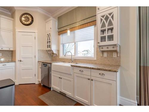 223 Grand River Boulevard West, Lethbridge, AB - Indoor Photo Showing Kitchen