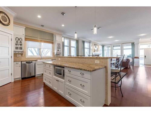 223 Grand River Boulevard West, Lethbridge, AB - Indoor Photo Showing Kitchen With Upgraded Kitchen