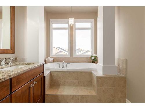 223 Grand River Boulevard West, Lethbridge, AB - Indoor Photo Showing Bathroom