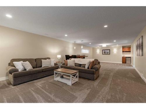 223 Grand River Boulevard West, Lethbridge, AB - Indoor Photo Showing Living Room