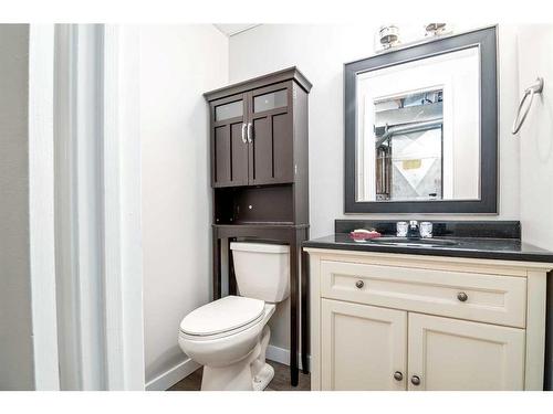 124 10 Avenue West, Bow Island, AB - Indoor Photo Showing Bathroom