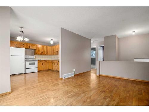 124 10 Avenue West, Bow Island, AB - Indoor Photo Showing Kitchen