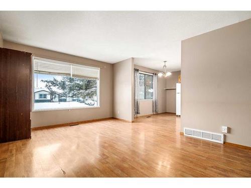 124 10 Avenue West, Bow Island, AB - Indoor