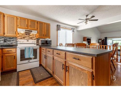 1236 42 Avenue North, Lethbridge, AB - Indoor Photo Showing Kitchen