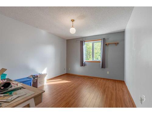 1236 42 Avenue North, Lethbridge, AB - Indoor Photo Showing Other Room