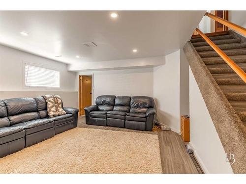 1236 42 Avenue North, Lethbridge, AB - Indoor Photo Showing Living Room