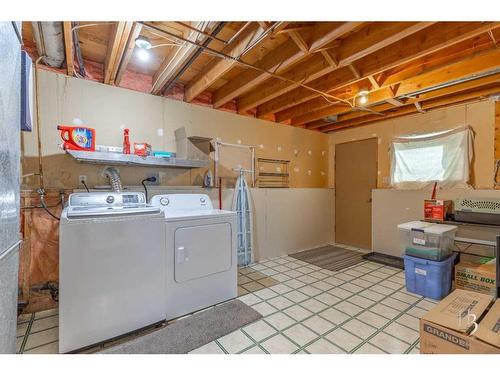 1236 42 Avenue North, Lethbridge, AB - Indoor Photo Showing Laundry Room