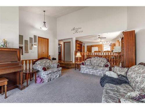 1236 42 Avenue North, Lethbridge, AB - Indoor Photo Showing Living Room