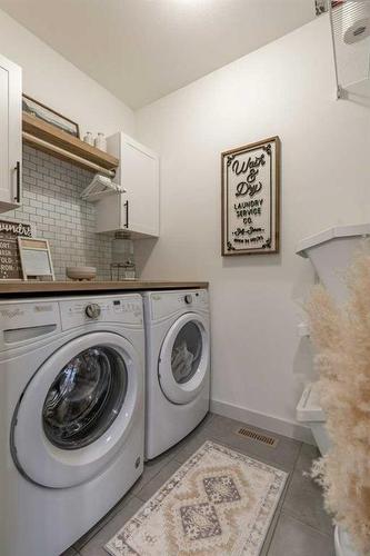 306 Crocus Terrace West, Lethbridge, AB - Indoor Photo Showing Laundry Room