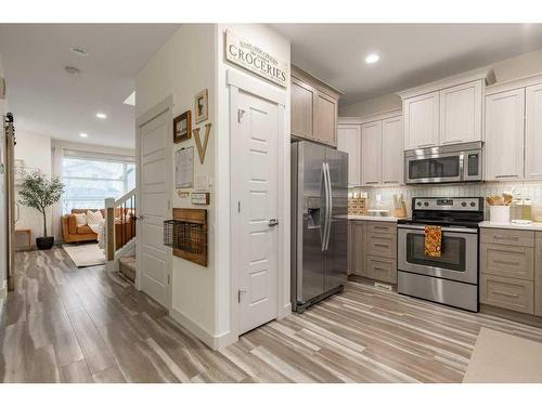 306 Crocus Terrace West, Lethbridge, AB - Indoor Photo Showing Kitchen